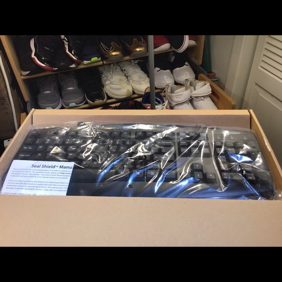 New Seal Shield™ SILVER SEAL™ Medical Grade Keyboard - Dishwasher Safe & Black - Picture 2 of 10